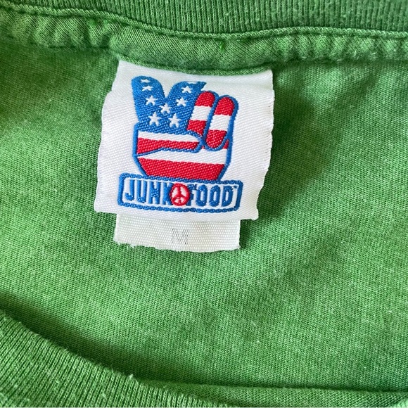 T shirt Green Junk Food Chicks are Confusing Snoopy Woodstock Peanuts Size M - Picture 4 of 8